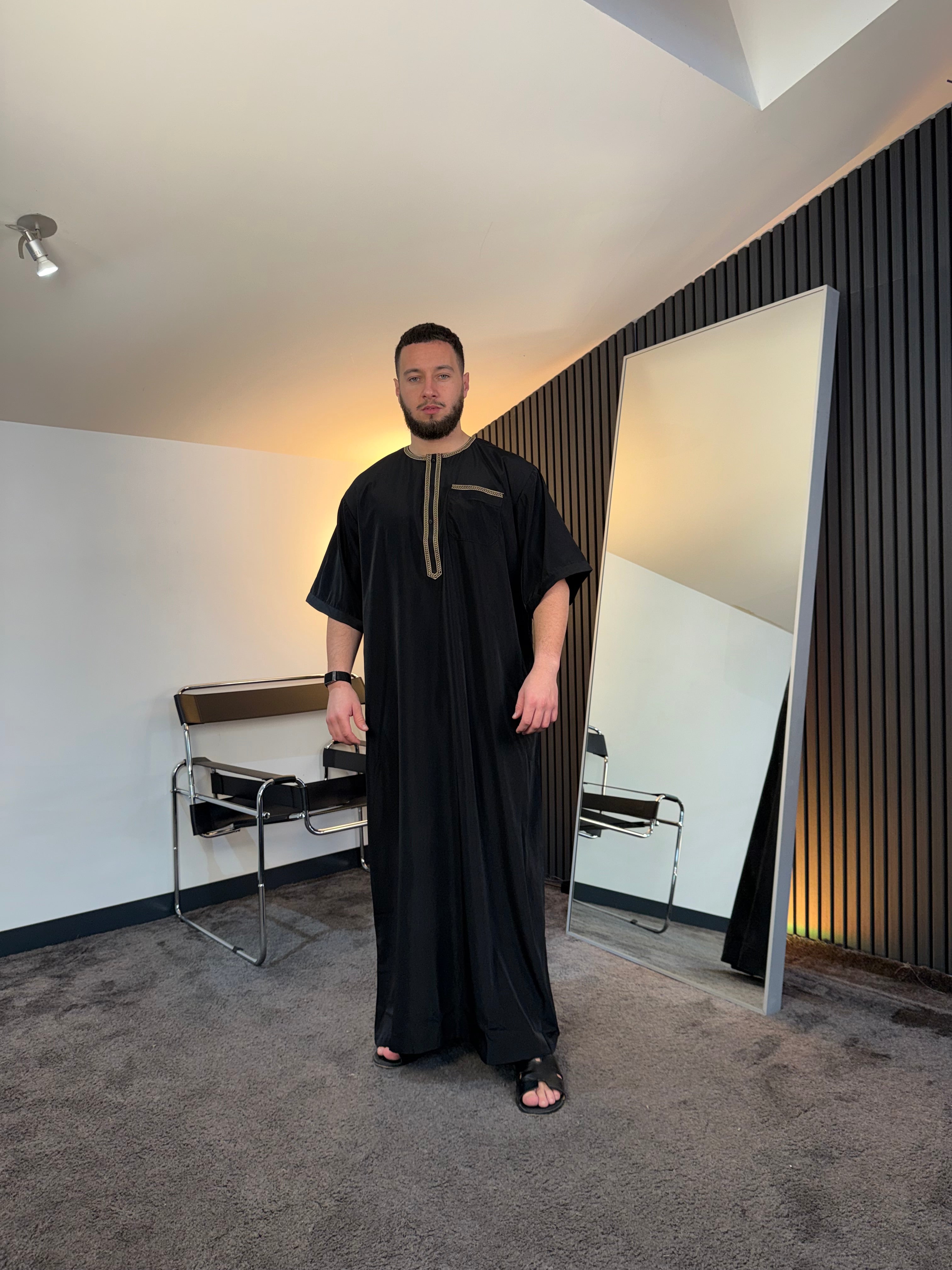 N°6 - QAMIS MANCHES COURTES  NOIR PRESTIGE FINITION BRODÉE HOMME