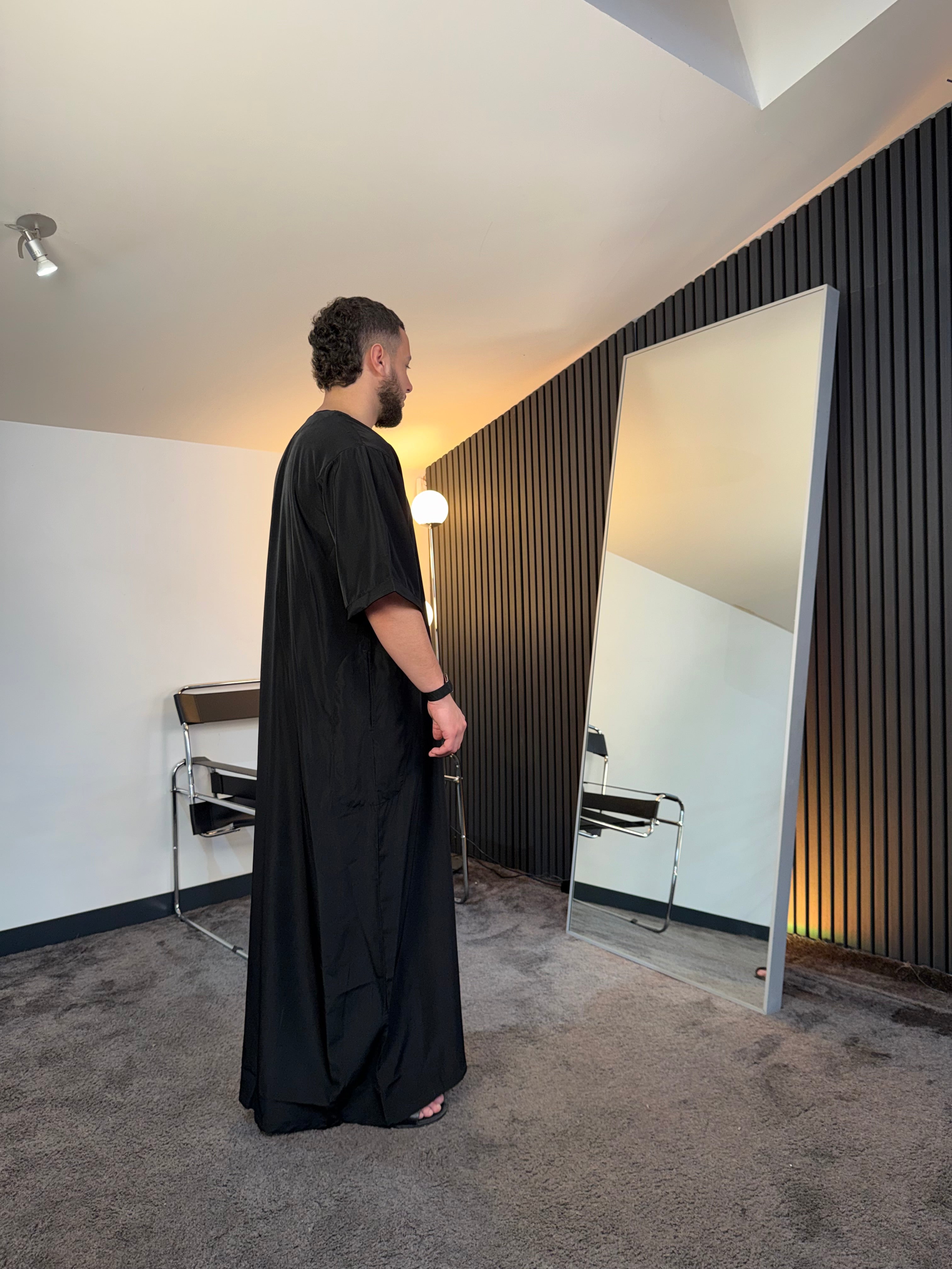 N°6 - QAMIS MANCHES COURTES  NOIR PRESTIGE FINITION BRODÉE HOMME