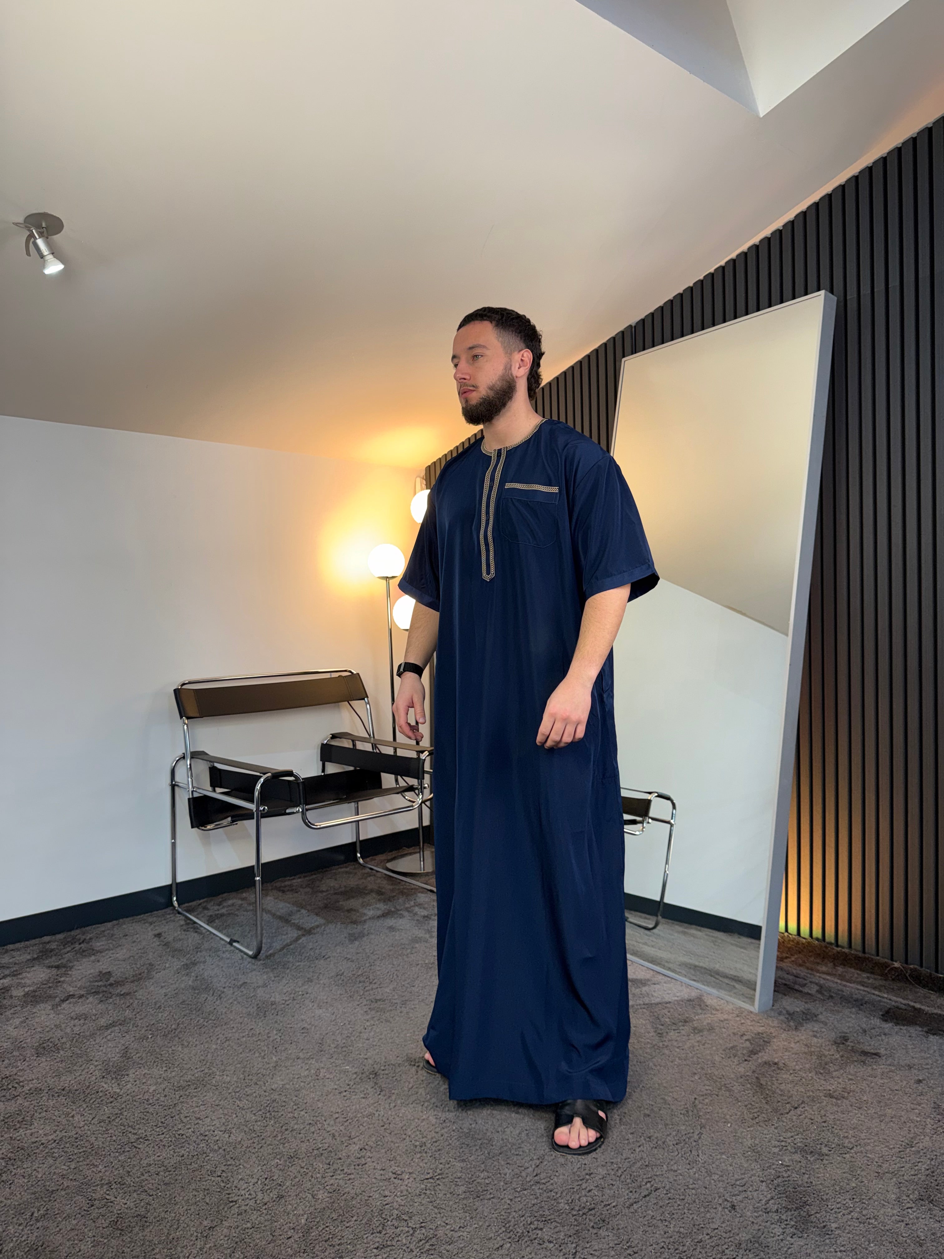 N°6 - QAMIS MANCHES COURTES  BLEU PRESTIGE FINITION BRODÉE HOMME