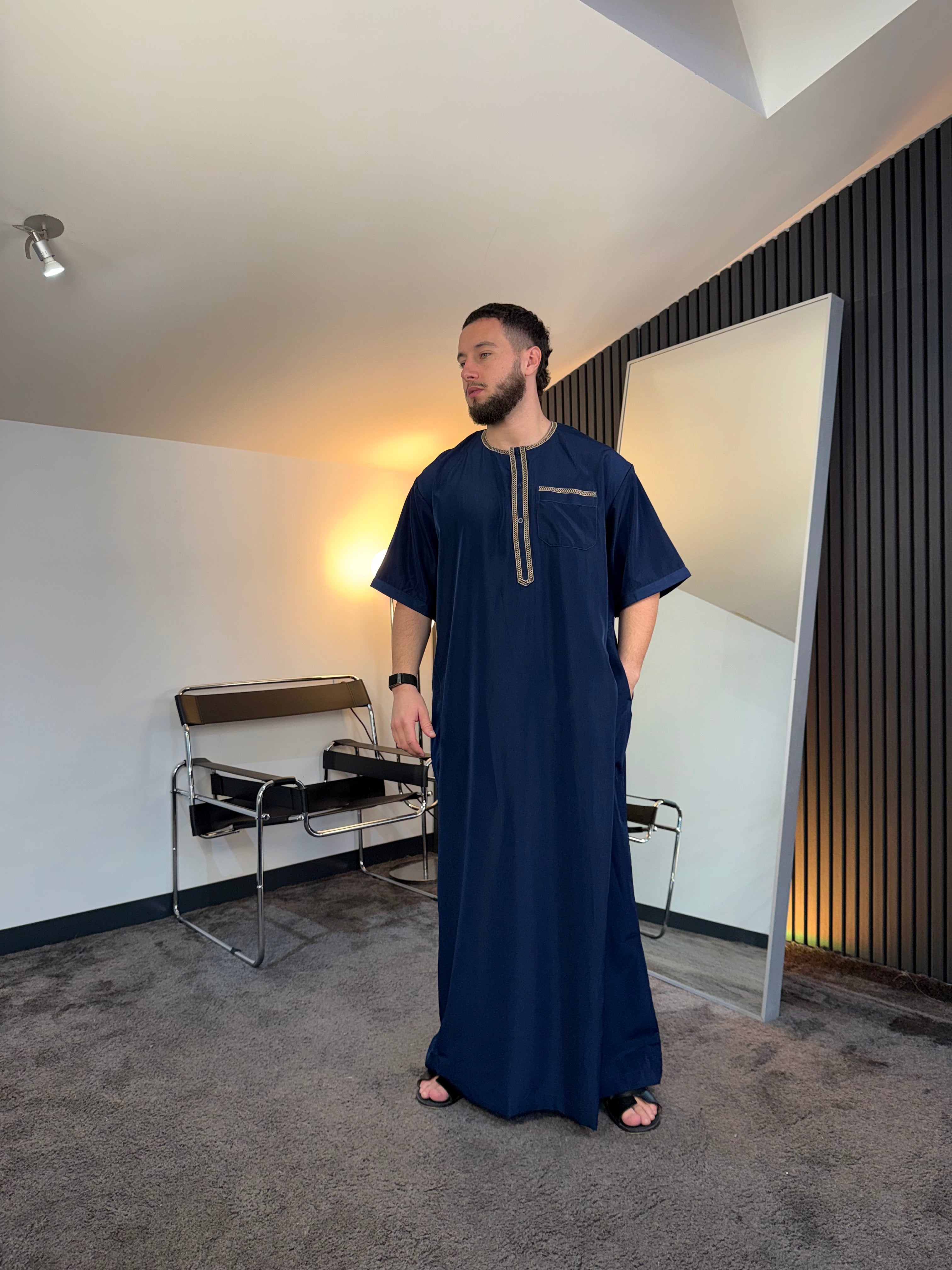 N°6 - QAMIS MANCHES COURTES  BLEU PRESTIGE FINITION BRODÉE HOMME