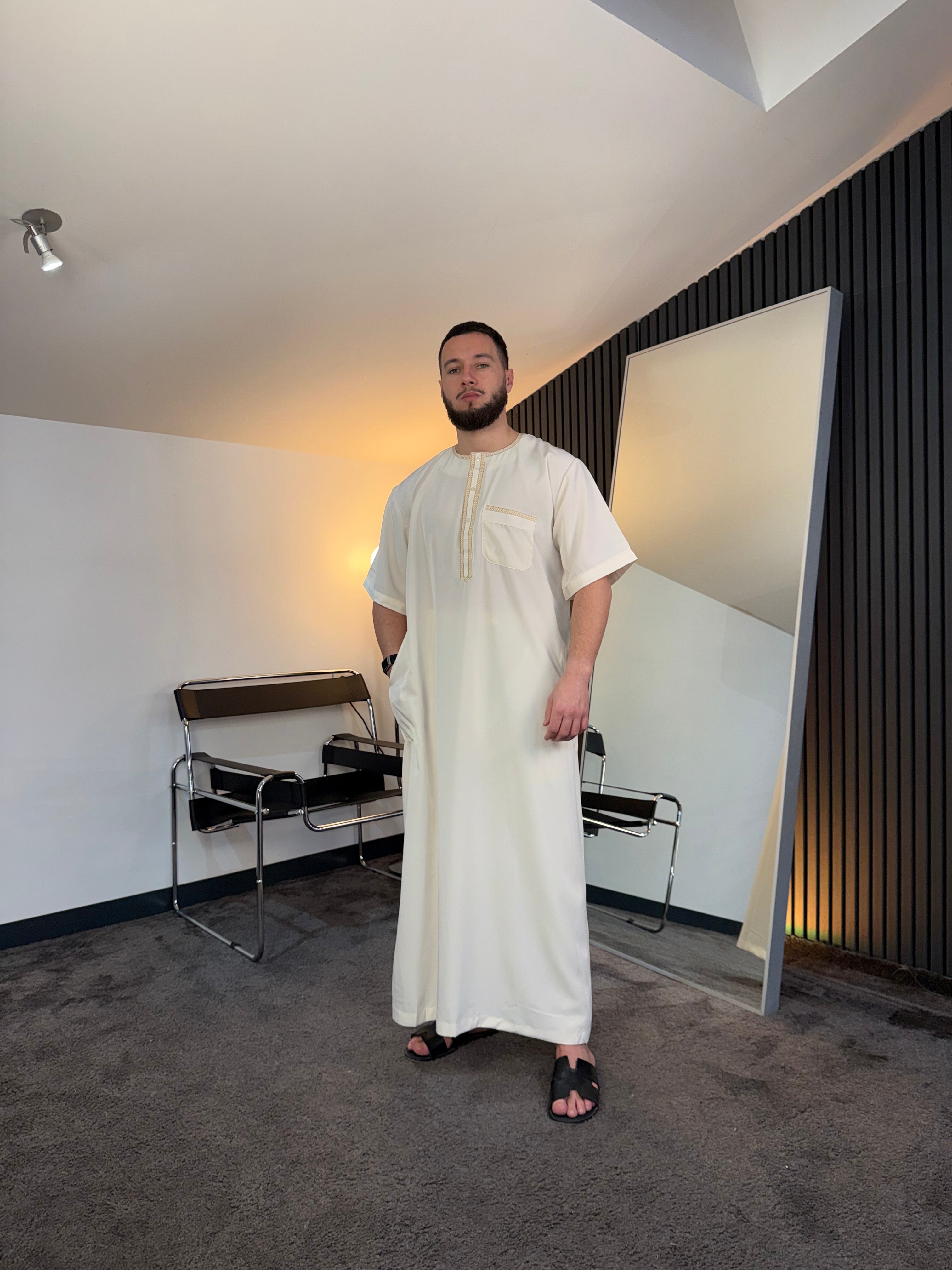 N°6 - QAMIS MANCHES COURTES  BLANC PRESTIGE FINITION BRODÉE HOMME