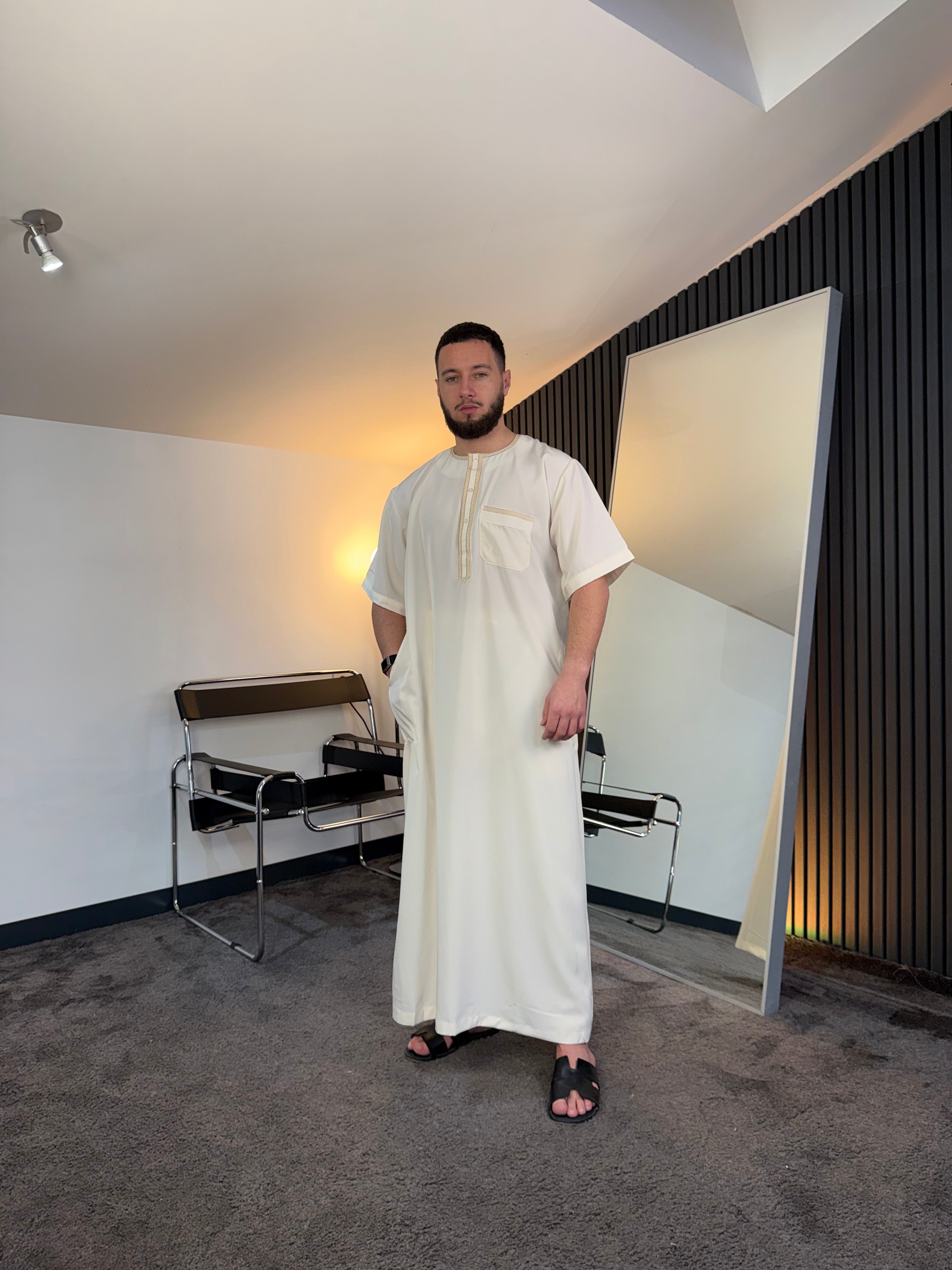 N°6 - QAMIS MANCHES COURTES  BLANC PRESTIGE FINITION BRODÉE HOMME