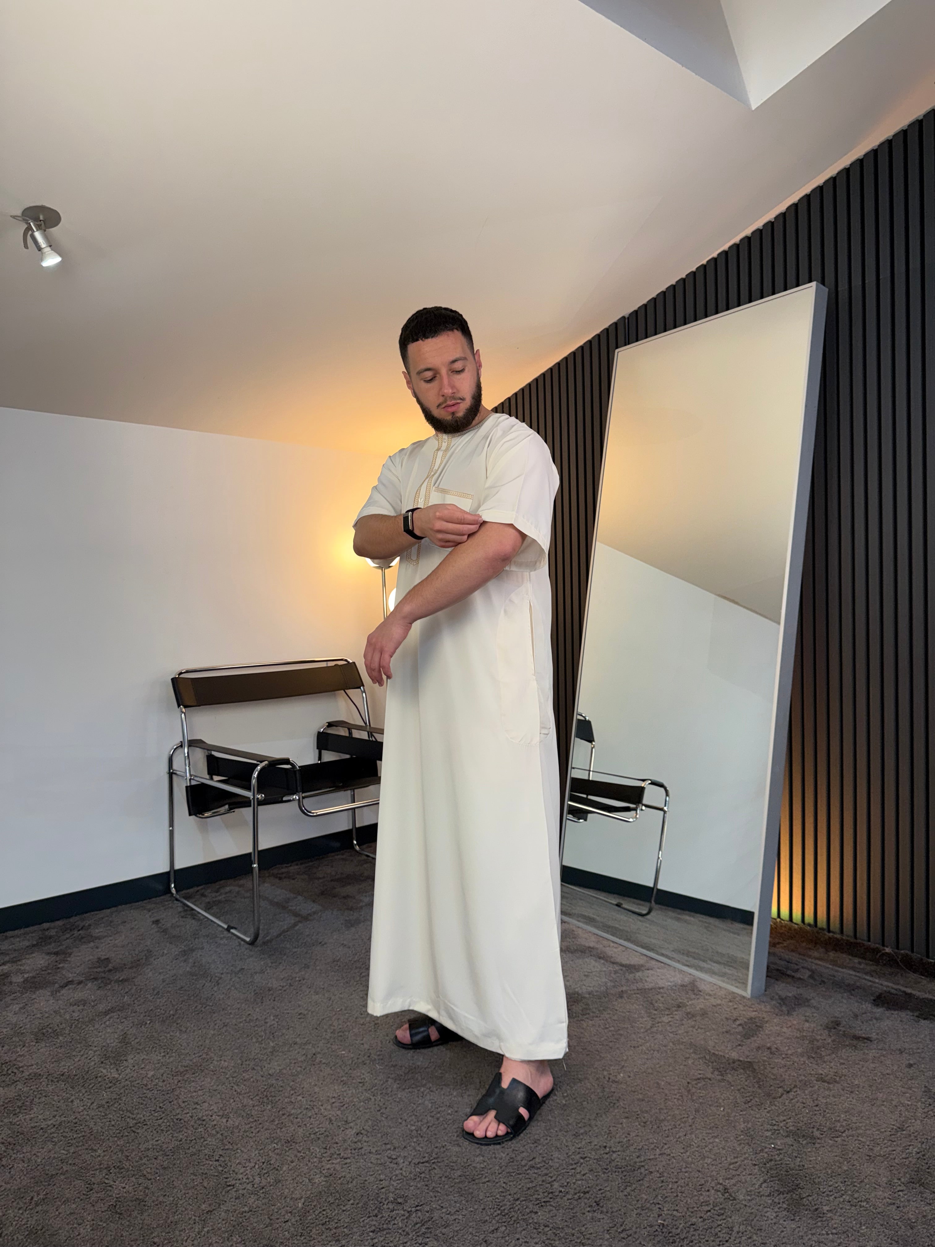 N°6 - QAMIS MANCHES COURTES  BLANC PRESTIGE FINITION BRODÉE HOMME