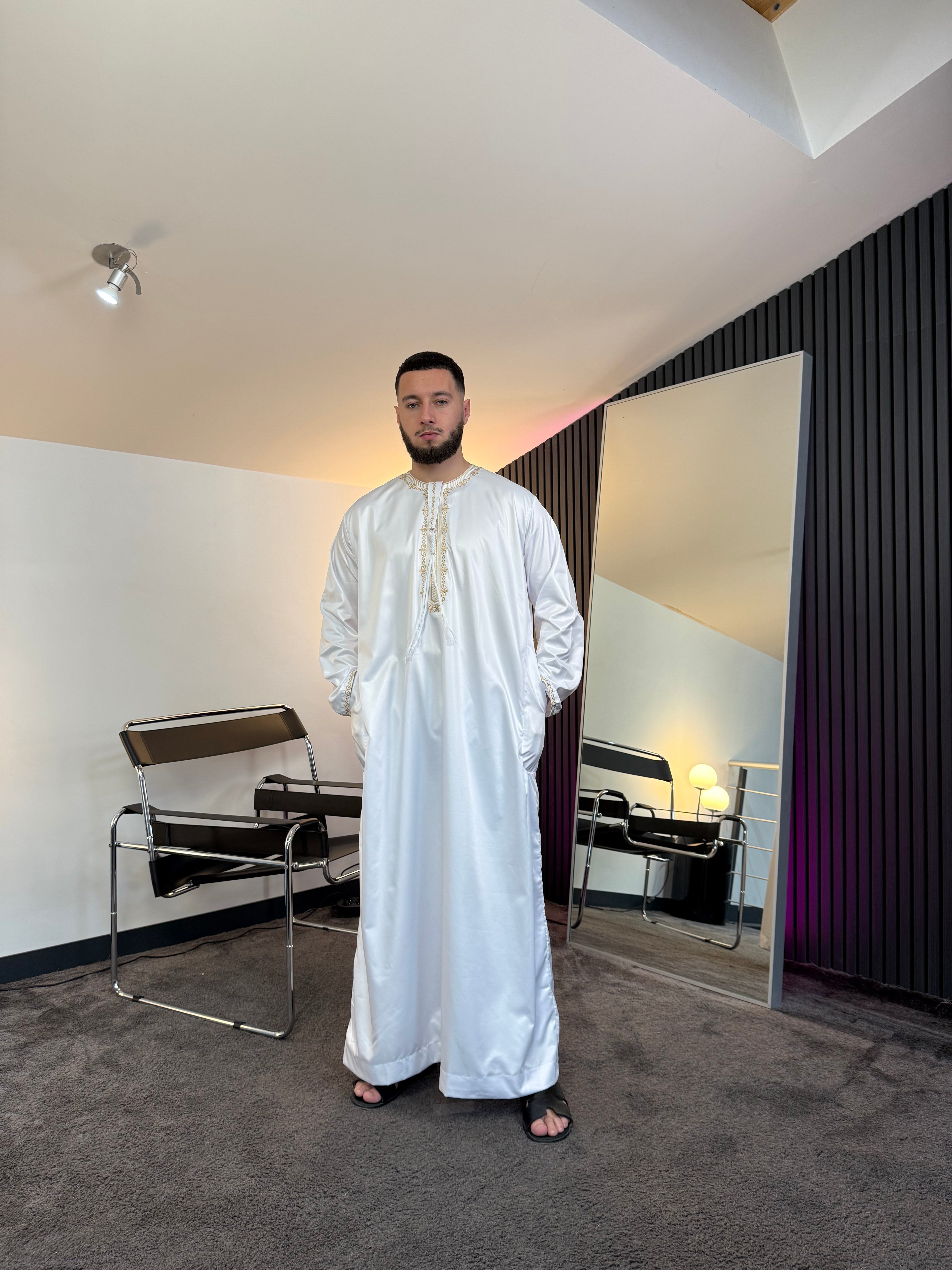 N°1 - QAMIS EMIRATI BLANC CIRÉE PRESTIGE HOMME DUBAÏ
