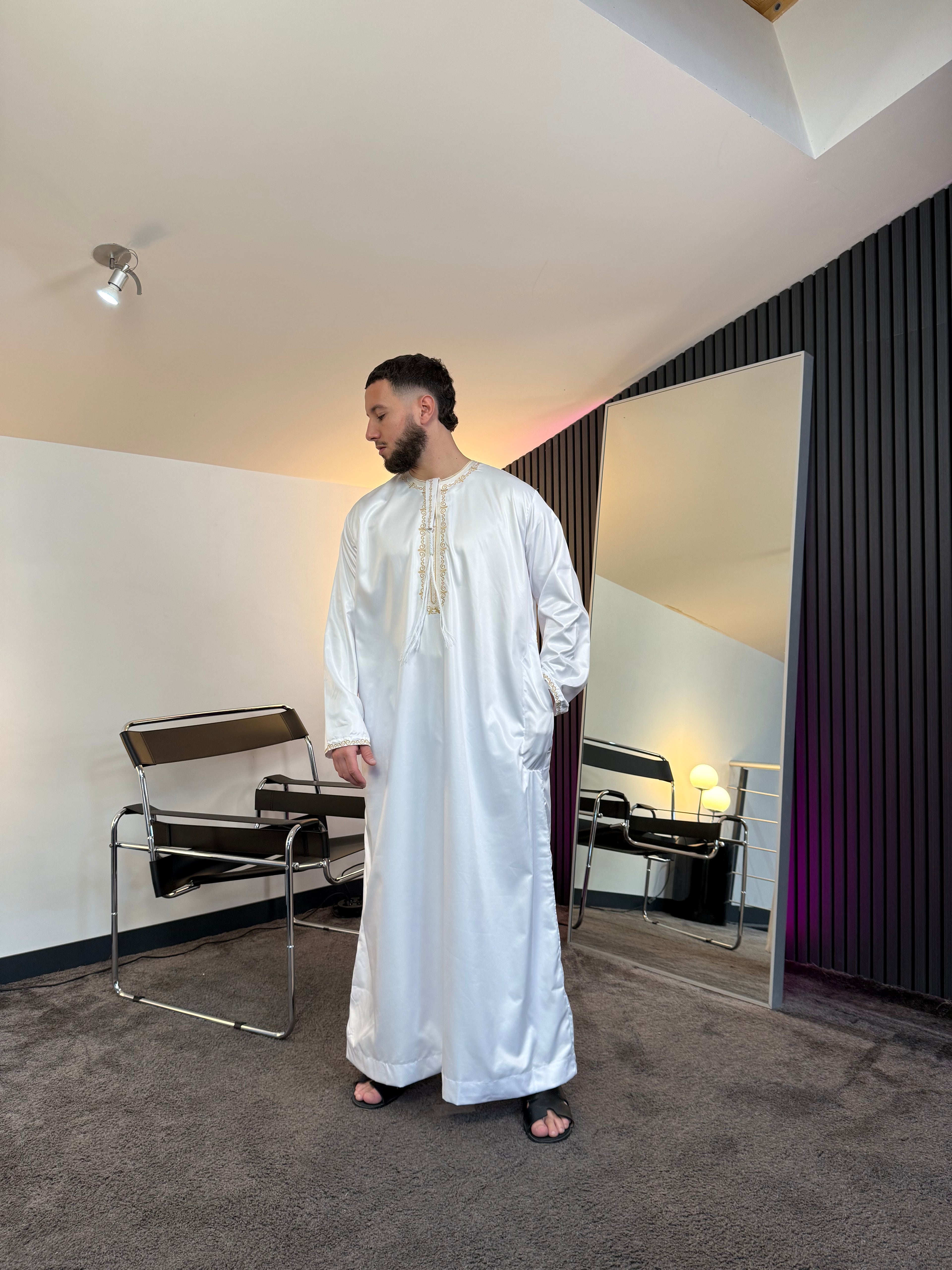 N°1 - QAMIS EMIRATI BLANC CIRÉE PRESTIGE HOMME DUBAÏ