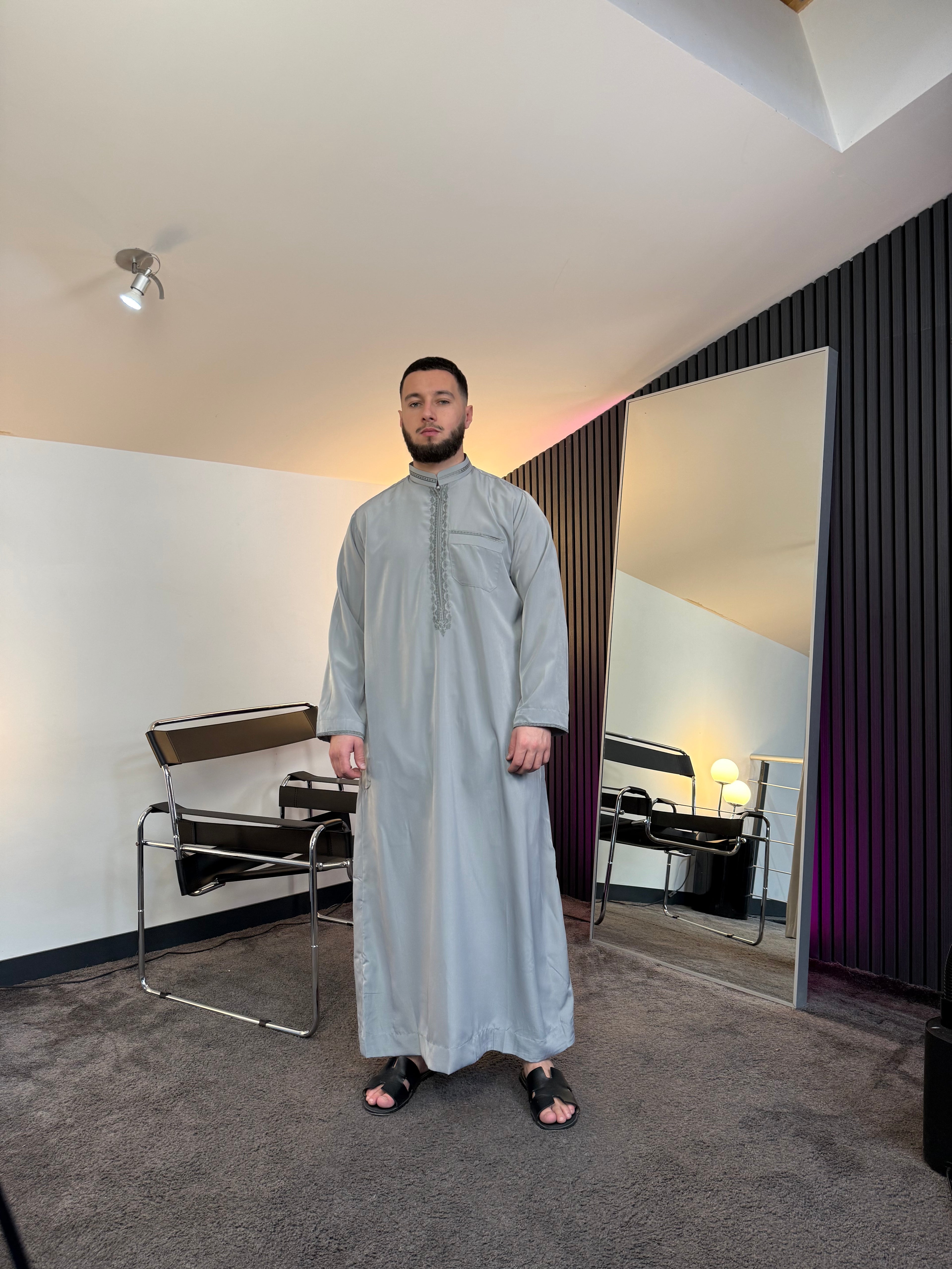 N°2 - QAMIS MANCHES LONGUES GRIS PRESTIGE FINITION BRODÉE HOMME