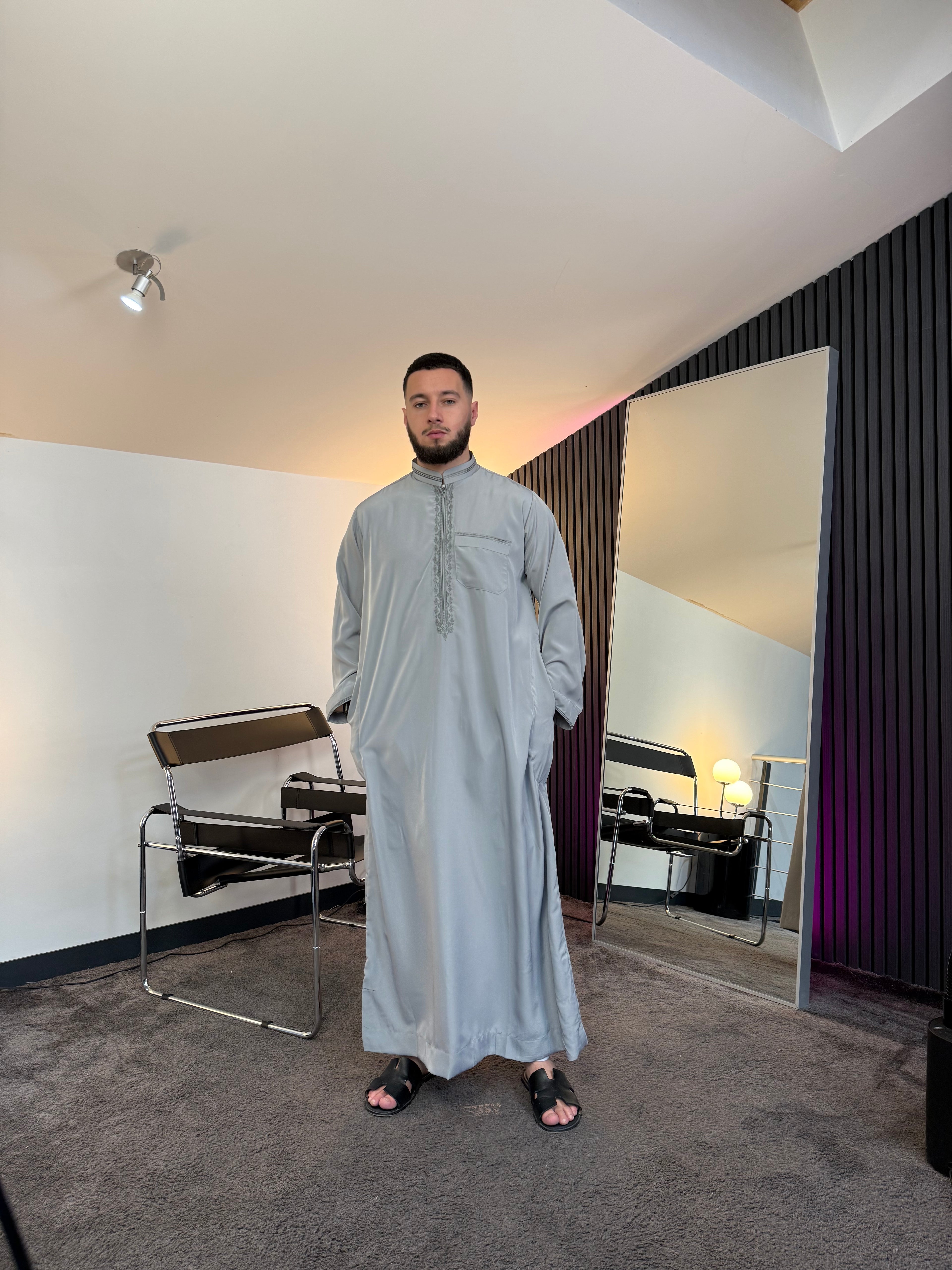 N°2 - QAMIS MANCHES LONGUES GRIS PRESTIGE FINITION BRODÉE HOMME