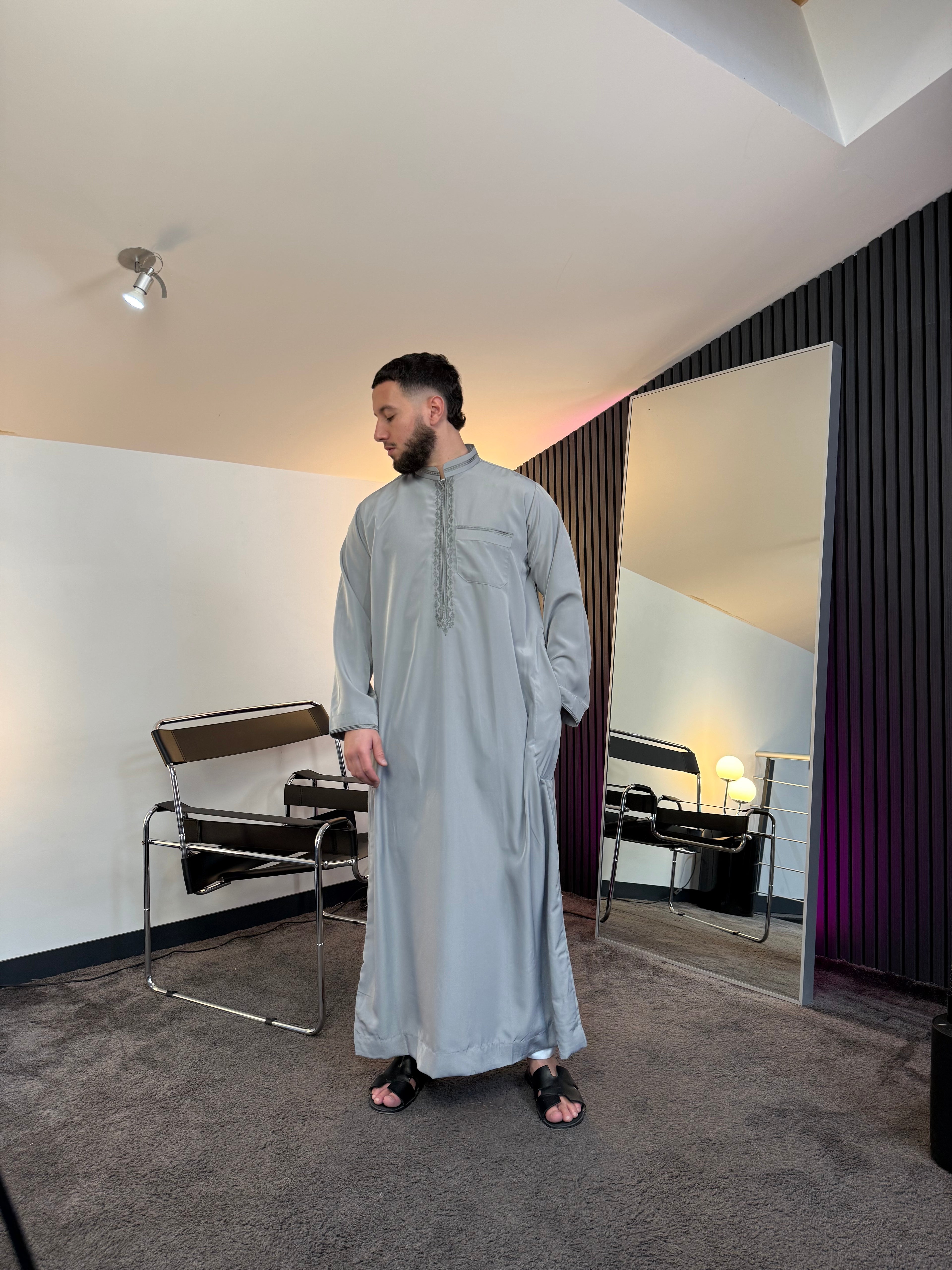 N°2 - QAMIS MANCHES LONGUES GRIS PRESTIGE FINITION BRODÉE HOMME