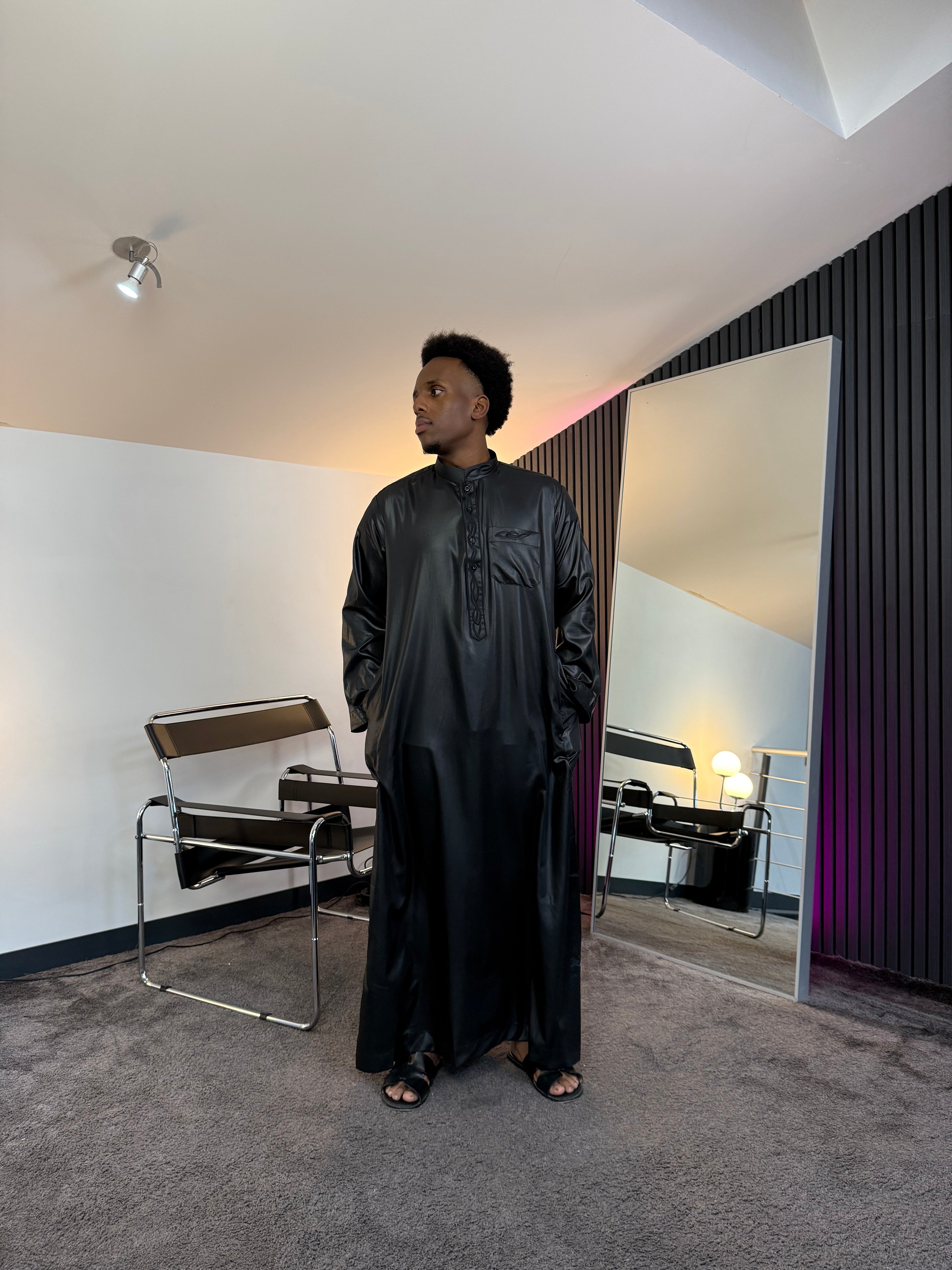 N°7 - QAMIS MANCHES LONGUES NOIR PRESTIGE FINITION BRODÉE HOMME