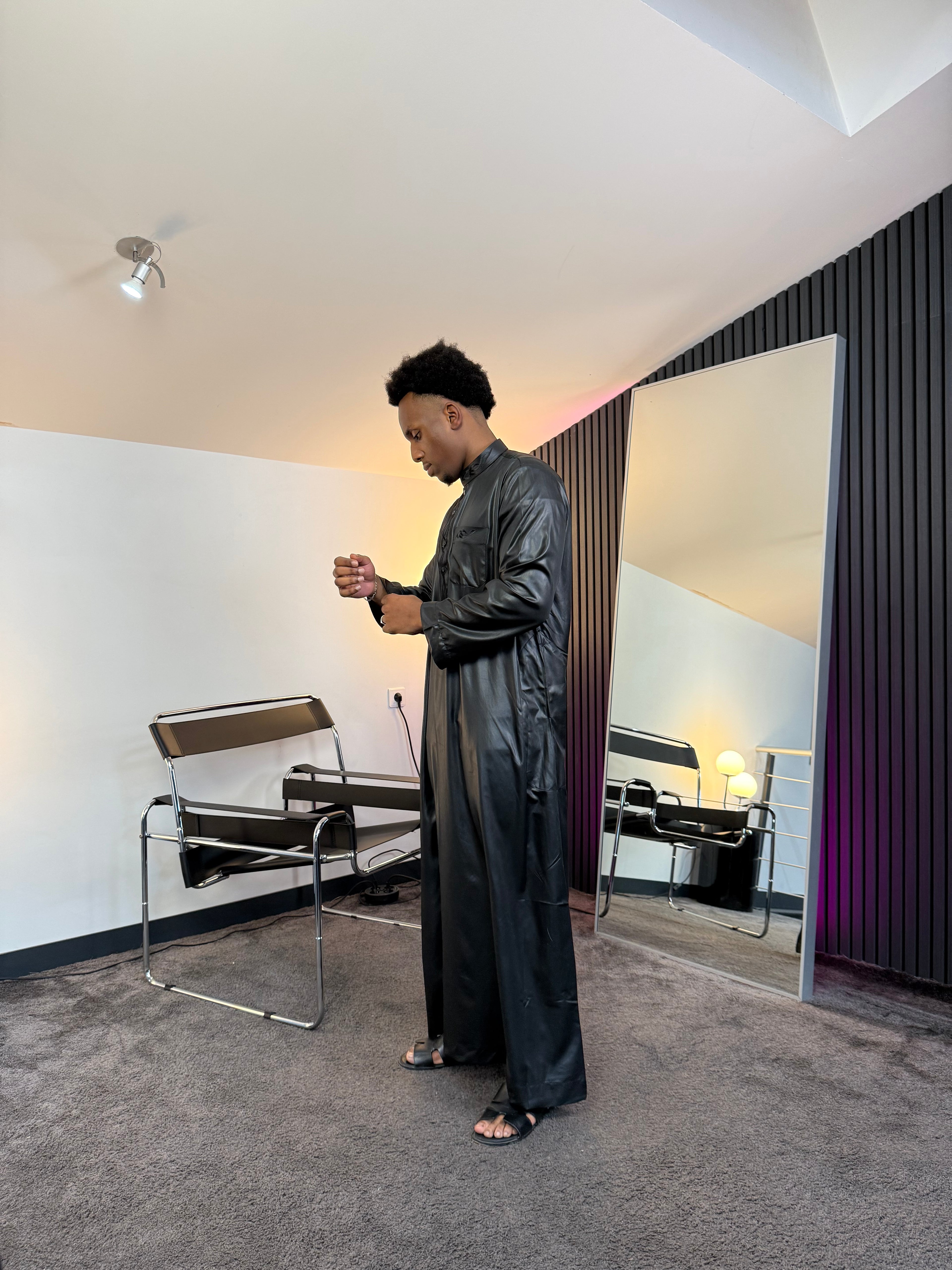 N°7 - QAMIS MANCHES LONGUES NOIR PRESTIGE FINITION BRODÉE HOMME